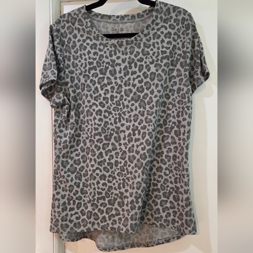 Women's Zoe&Liv Gray Leopard Print T Shirt, Size XL - Picture 1 of 7